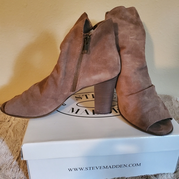 Steven Madden Kyma Bootie - Picture 3 of 11